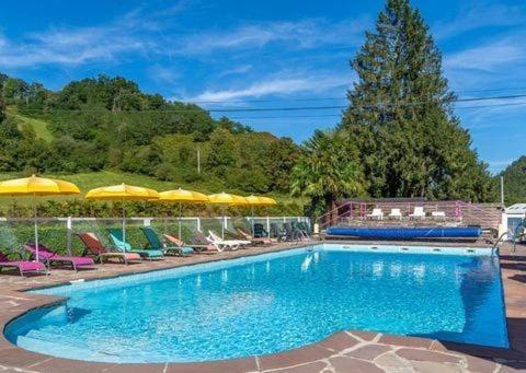 Oh! Campings - Camping Paradis A L'Ombre Des Tilleuls Peyrouse Exterior foto
